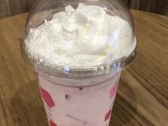 樱花白巧瑞纳冰-瑞幸咖啡(鹏基商务时空大厦店)