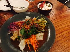 凉皮-阿里家·新疆烤肉酒場 by MIG