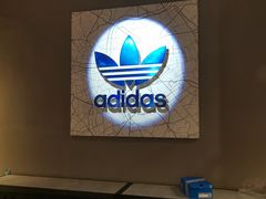 -adidas(滔搏朝阳大悦城店)