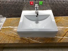 -吾遇酒店(深圳火车站罗湖口岸店)