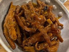 老武汉烧鸡爪-霄汉牛三鲜湖北砂锅菜(万松园2店)