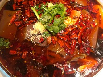 网红川菜馆 三个朋友早早的赶过来 来尝试一下