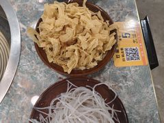 -三里屯土灶炖公鸡地锅鸡(江东店)