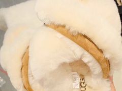 -UGG(燕莎奥特莱斯购物中心店)
