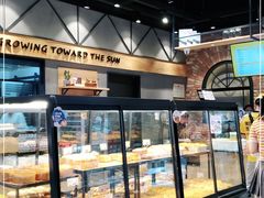 面包甜点陈列柜-皇冠幸福里动物奶油生日蛋糕(万达店)