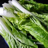 这个季节的小白菜很新鲜，适合清炒