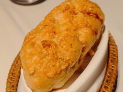 招牌黄油蒜香面包-Oyster Talks 四度蚝法餐厅