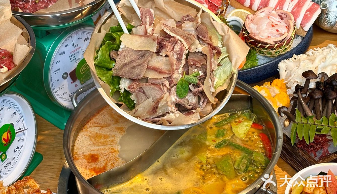 成都还是太全面‼️现舂佐料的云南火锅‼️