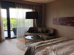 -上海滴水湖皇冠假日酒店