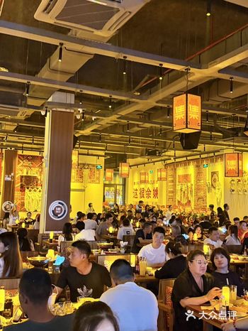 装修偏民族风有驻唱歌手,还可以点歌