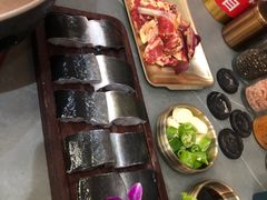 -围炉肉舍•炭烤活鳗•丹东海鲜烤肉(步行街店)