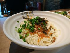 葱油拌面-弄堂咪道-饭香·面香·馄饨香(钦州北路田尚坊店)
