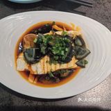 打开新世界大门。「港式腊味煲仔饭」煲仔饭酱油拌好