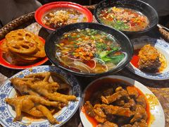 -爆炸头阿姨小四川正宗川味小吃(无任何分店)