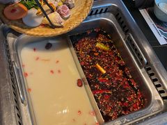 招牌凤凰投胎汤底锅底-大隐·成都火锅Bistro(合生麒麟新天地店)