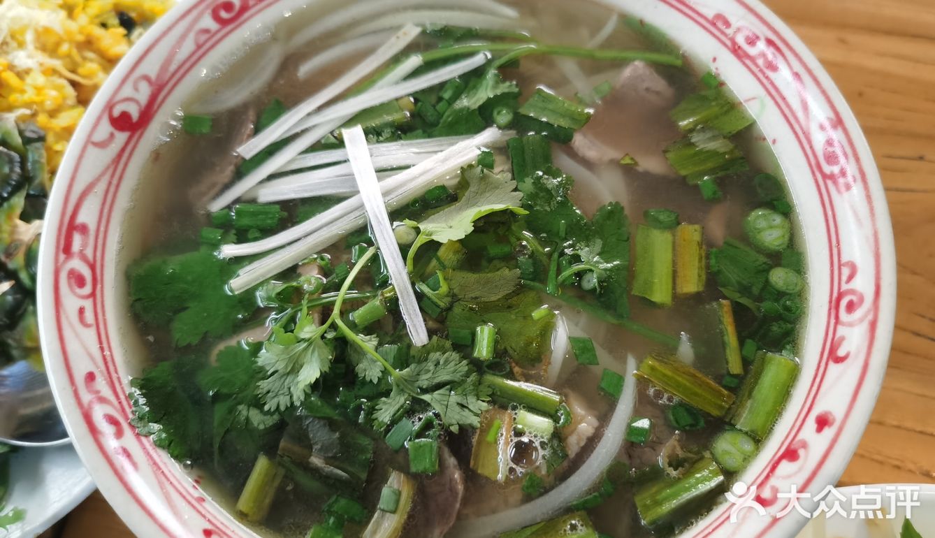 不太好咬，豆腐酱味略重。粉中规中矩，汤比较清淡