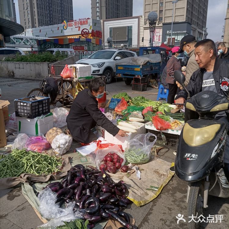 佳木斯江边大早市老八汤子面