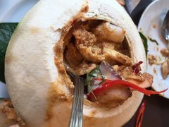 蒸海鲜椰子-Chom Cafe and Restaurant