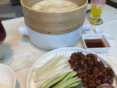 孜然羊肉松配京葱及自制薄饼-港丽餐厅(高德置地店)