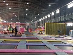 -嘿哟动霸CHUA·新潮玩运动娱乐中心·蹦床滑冰团建乐园