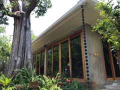 -Chom Cafe and Restaurant