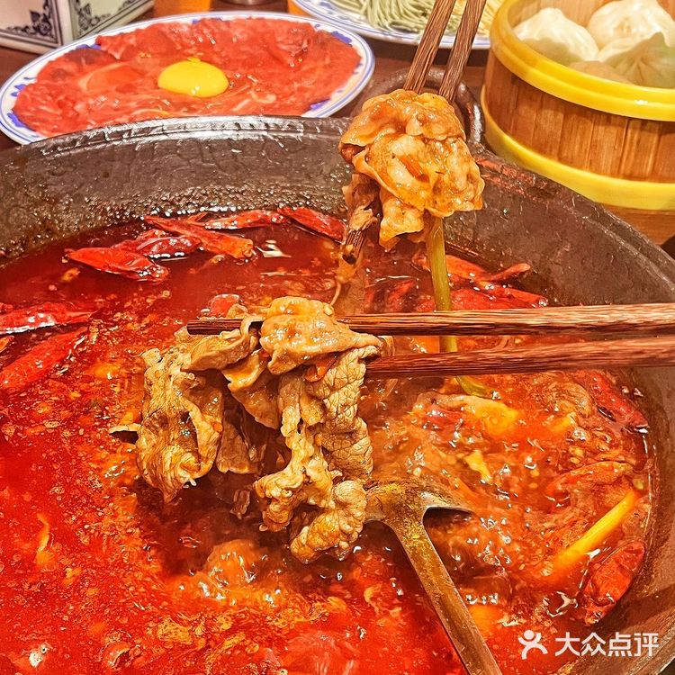 谁说济南没有公路夜市火锅？就在泉城路！