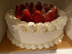 草莓鲜奶-Dough&Joe团憩(瑞虹天地月亮湾店)