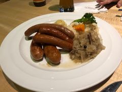德国香肠拼盘配土豆泥和酸椰菜-LENBACH兰巴赫西餐啤酒坊(大连东港店)