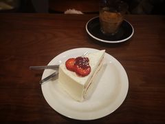 草莓奶油蛋糕-black rainbow coffee