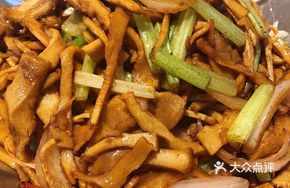 Wild Bamboo Shoots Stir-Fried with Beef Tripe