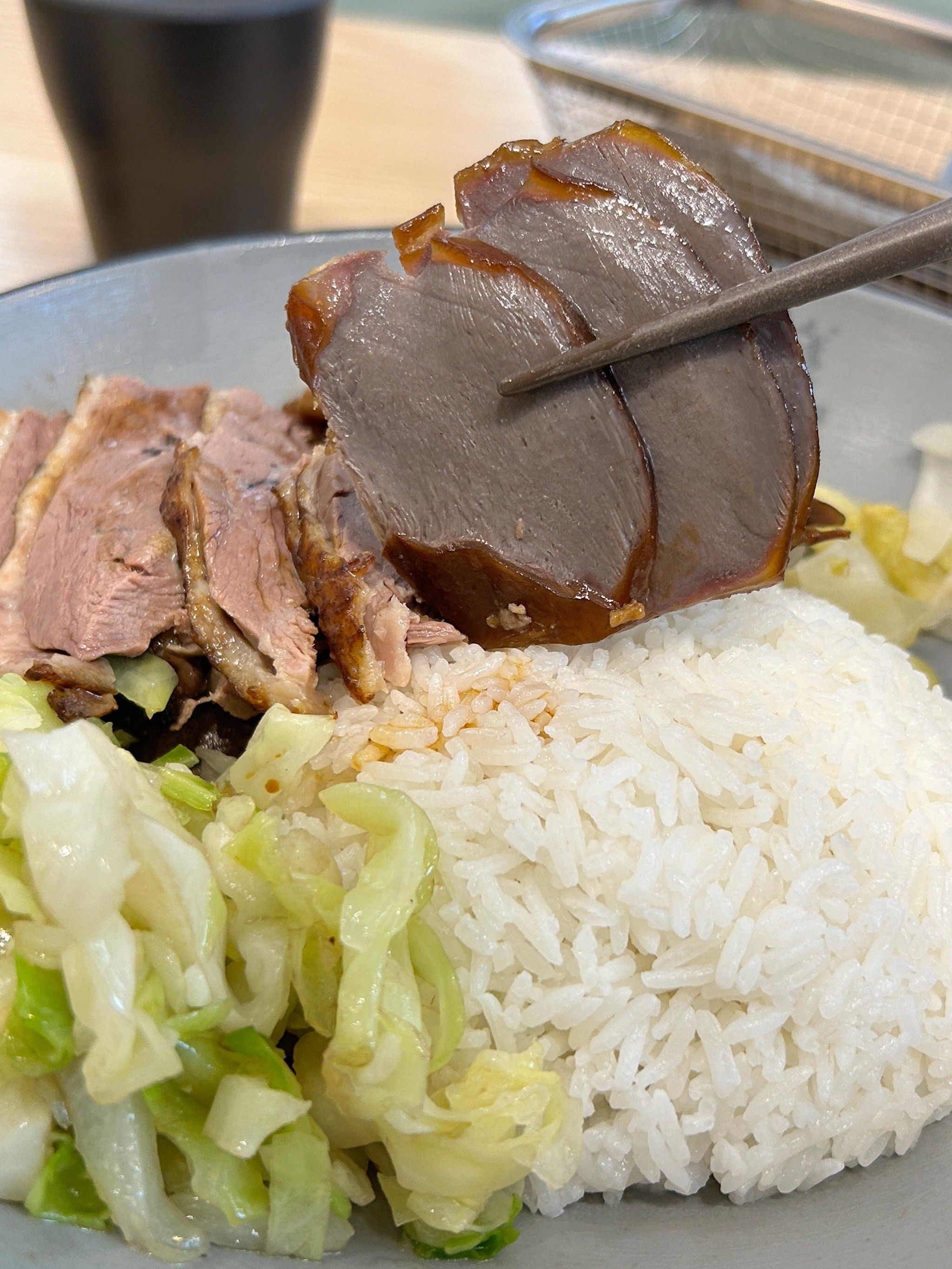 今天狠狠炫了一顿超赞的鹅肉鹅胗饭!鹅肉紧