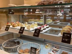 面包甜点陈列柜-分子跳动鲜活面包(五一大道店)
