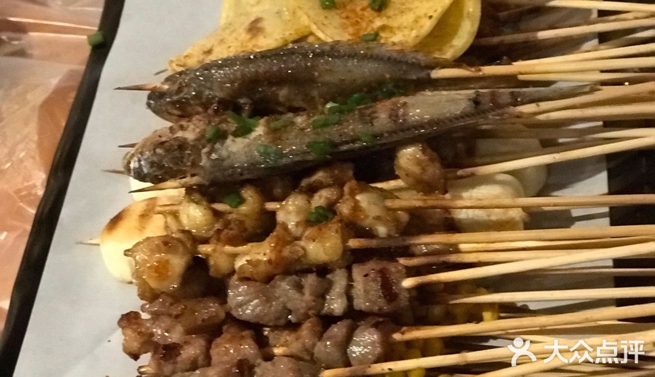 「炭烤羊肉串」「炭烤牛肉串」牛羊肉也都挺好吃