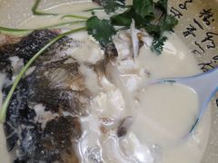 砂锅鱼头-75幢私房菜馆