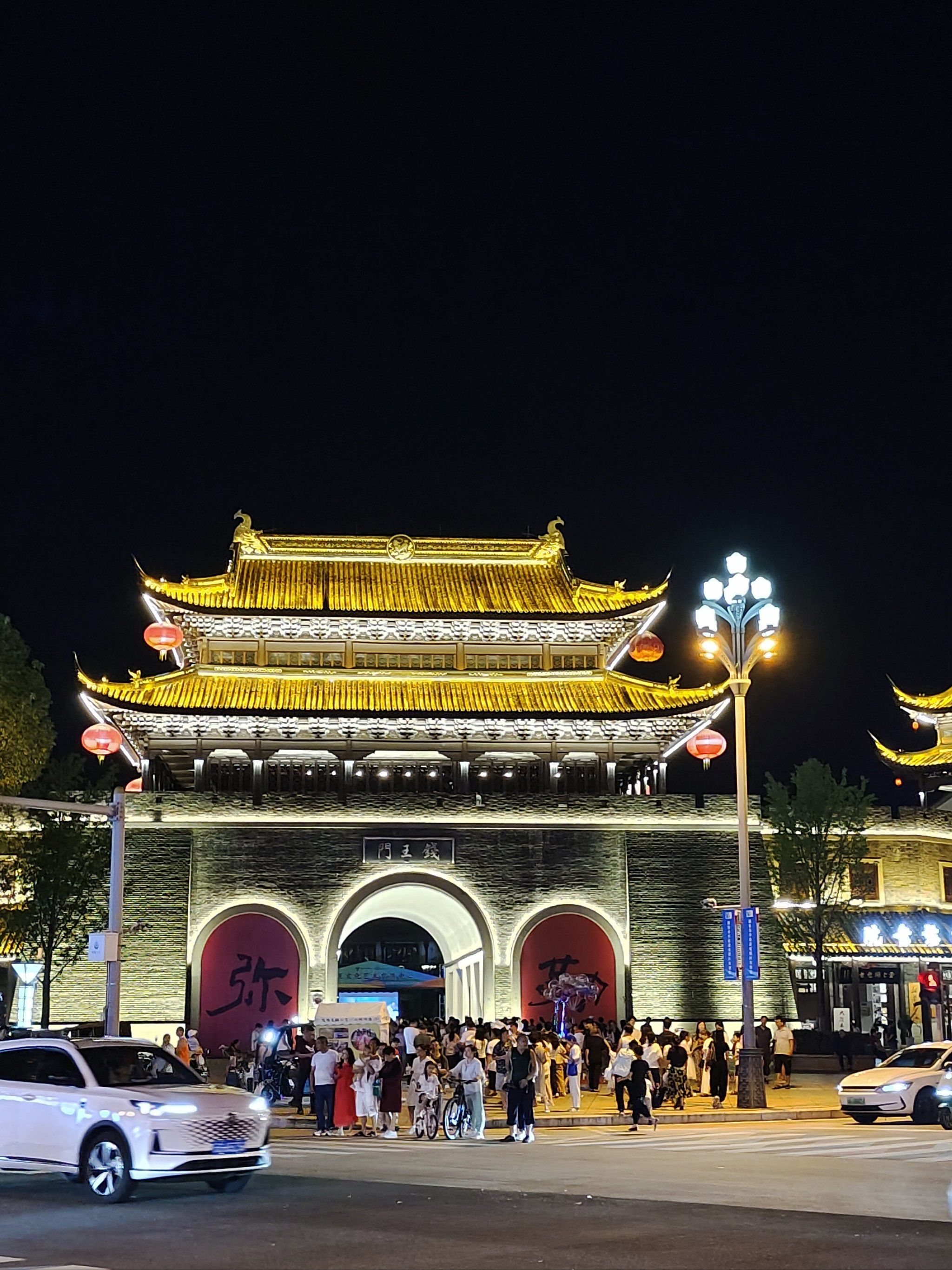 避暑清凉之旅 我的小众旅游攻略 生活烟火气藏在夜市里 弥勒