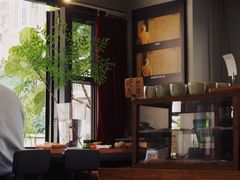 靠窗位-转山咖啡(松柏社区店)