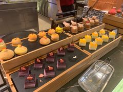 -广州万富希尔顿酒店·感趣自助餐厅·金秋蟹宴生蚝海鲜刺身