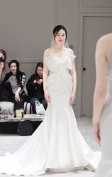 点击看大图 -Renee芮亦婚纱