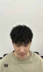 -一家只做男发烫染的店