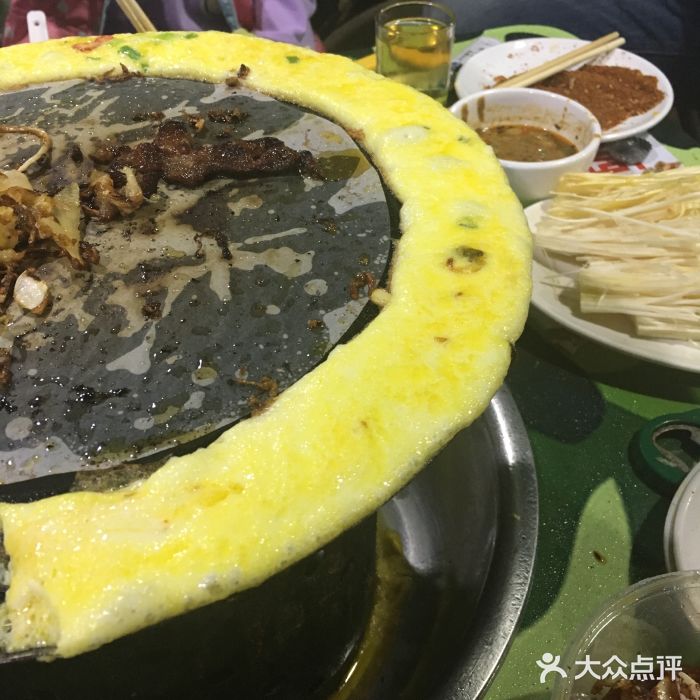 地桌酸菜煎肉图片