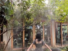 -Chom Cafe and Restaurant