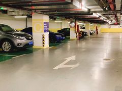 -奉贤宝龙城市广场·停车场