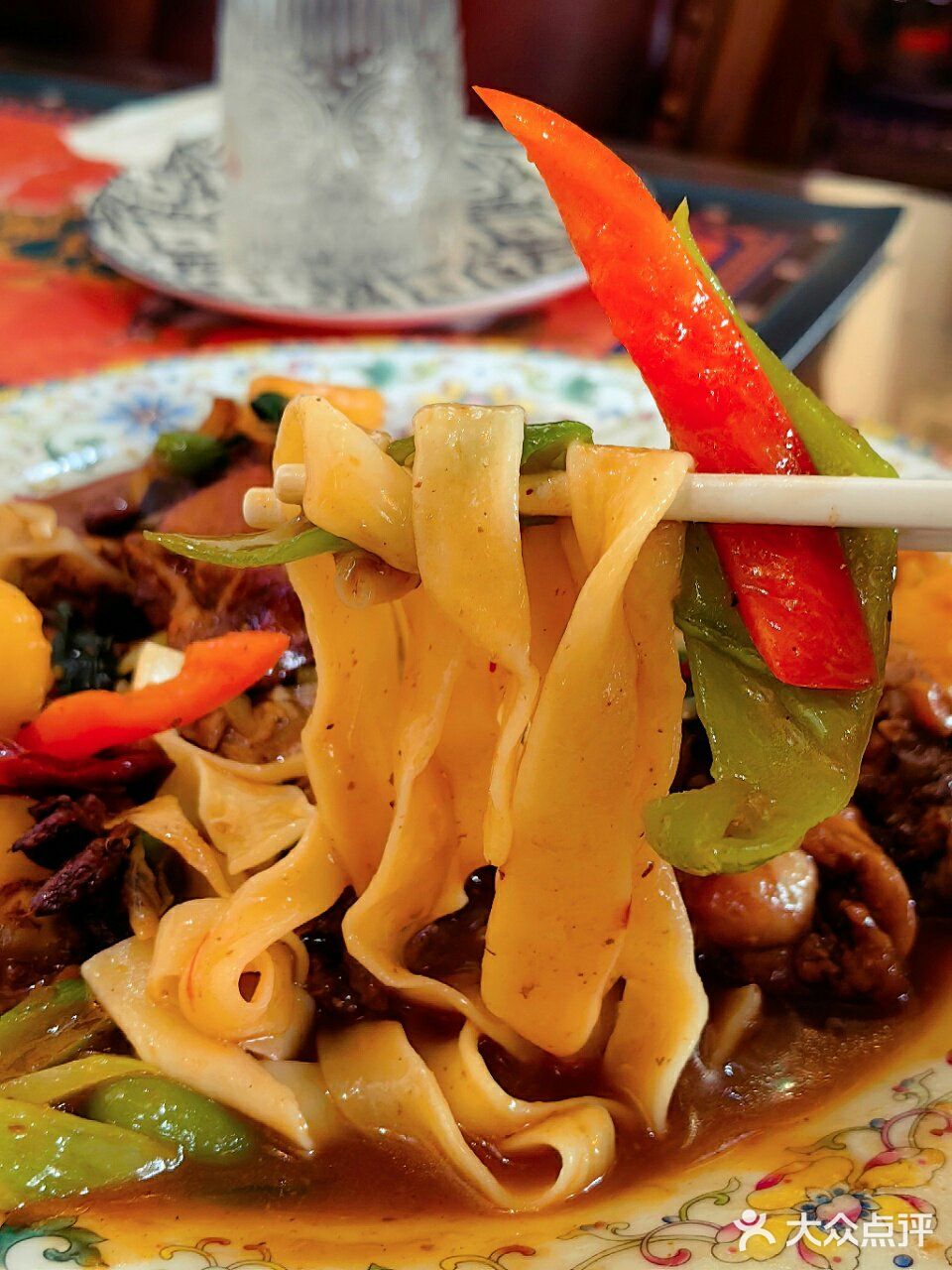 大盘鸡 来到他家大盘鸡都是首选美味了，一大盘上来