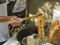 旁边摊位的手工油条-李易面馆(树木岭店)