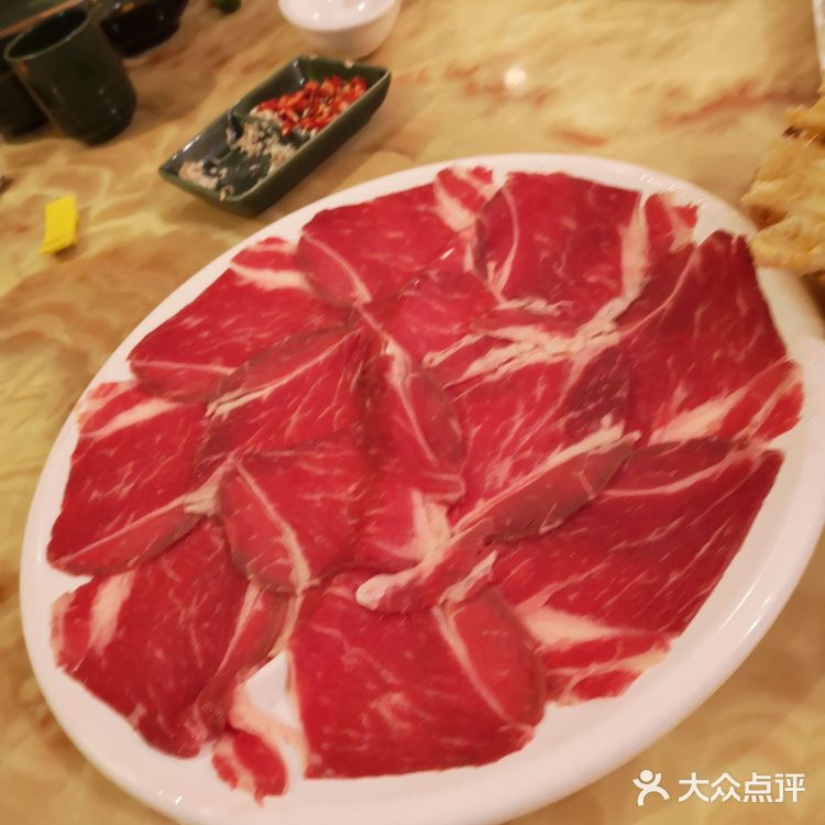 第二次到安徽大厦店，有圆桌可以同时煮两锅，人多也可以