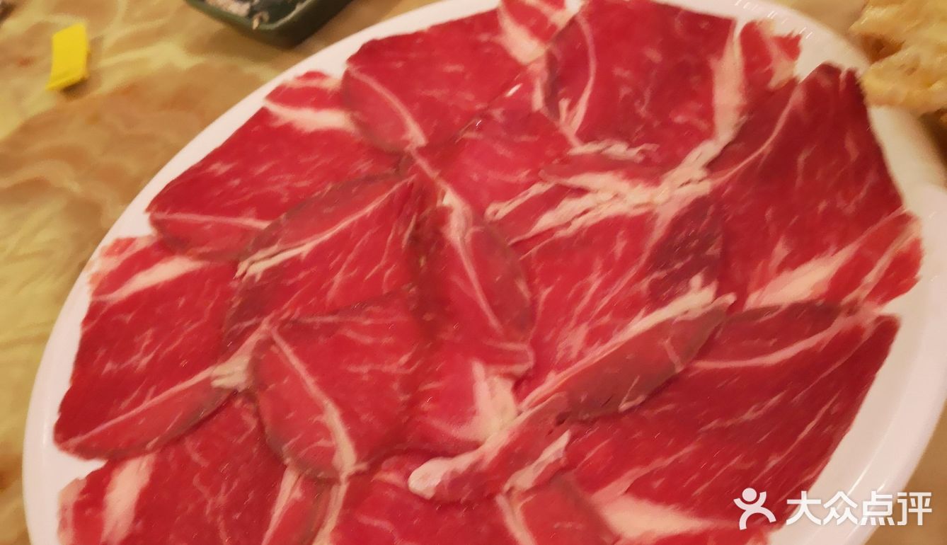 第二次到安徽大厦店，有圆桌可以同时煮两锅，人多也可以