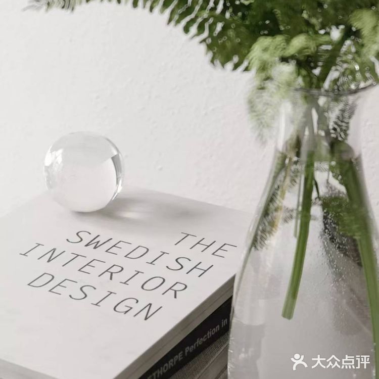 这种白色的装修好醒目不错