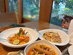 -Chom Cafe and Restaurant