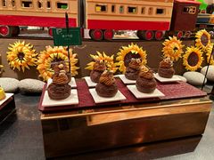 榛子气鼓-咖啡苑自助餐厅·中国大饭店