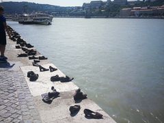 -多瑙河畔鞋履雕塑